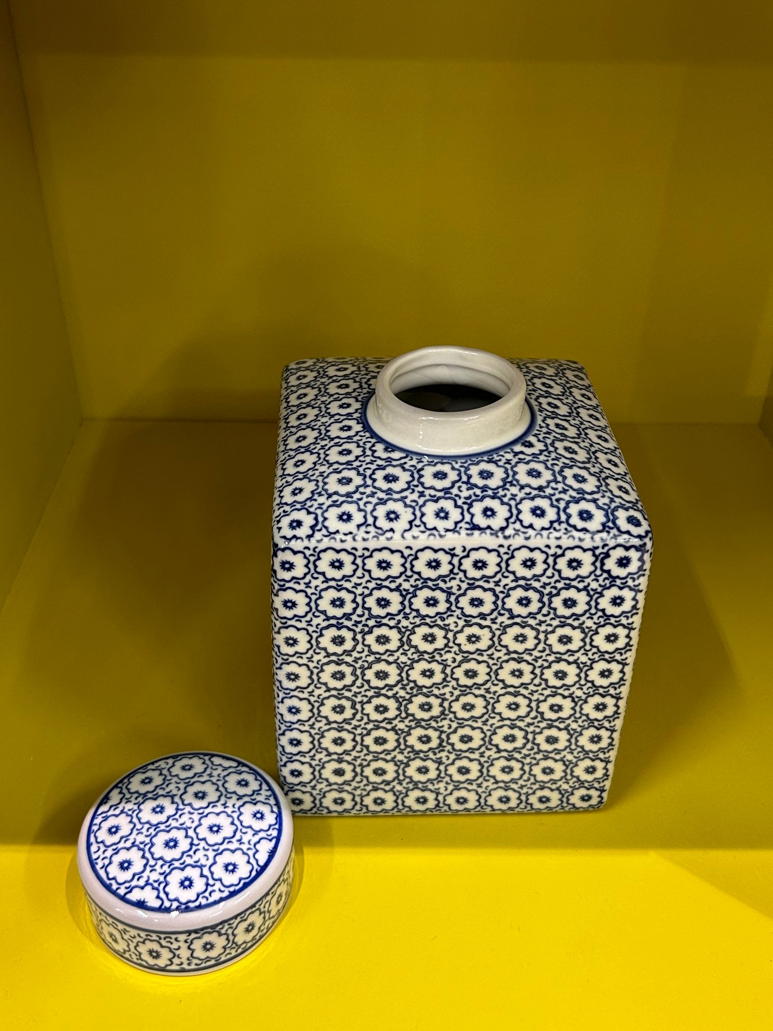 Blue and White Porcelain Flower Vase( Square Style)