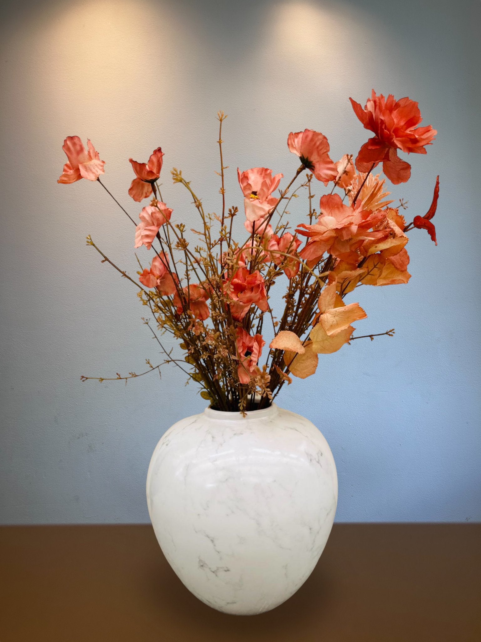 Zijden Bloemen met American porcelain ginger jar by mid-20th century Big H*28W*25