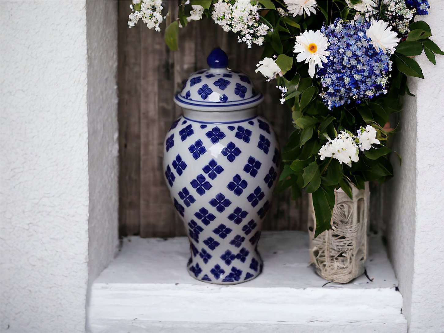 Blue and White Porcelain Flower Vase (Small size)