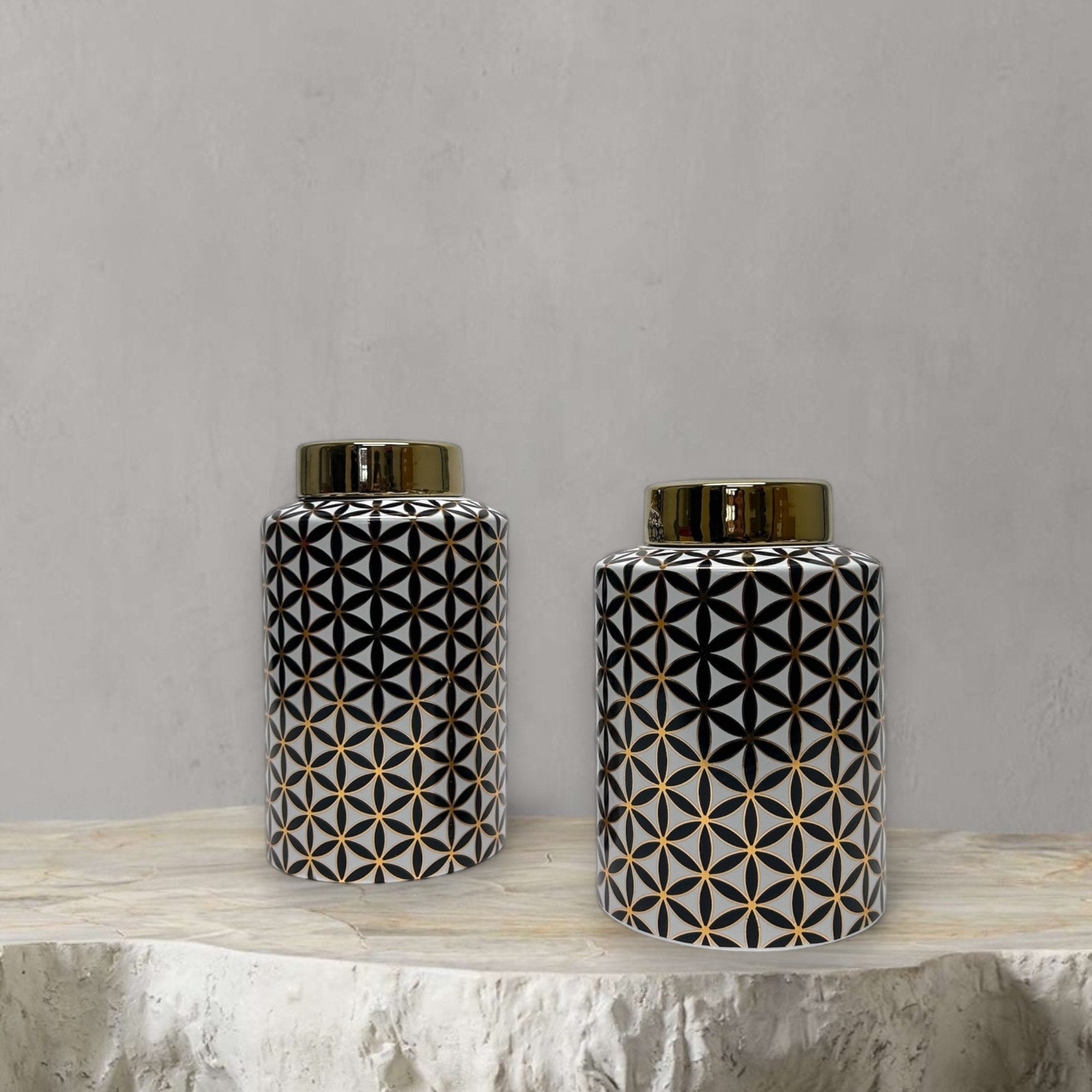 Golden Canister with Six Leaf Clover A style