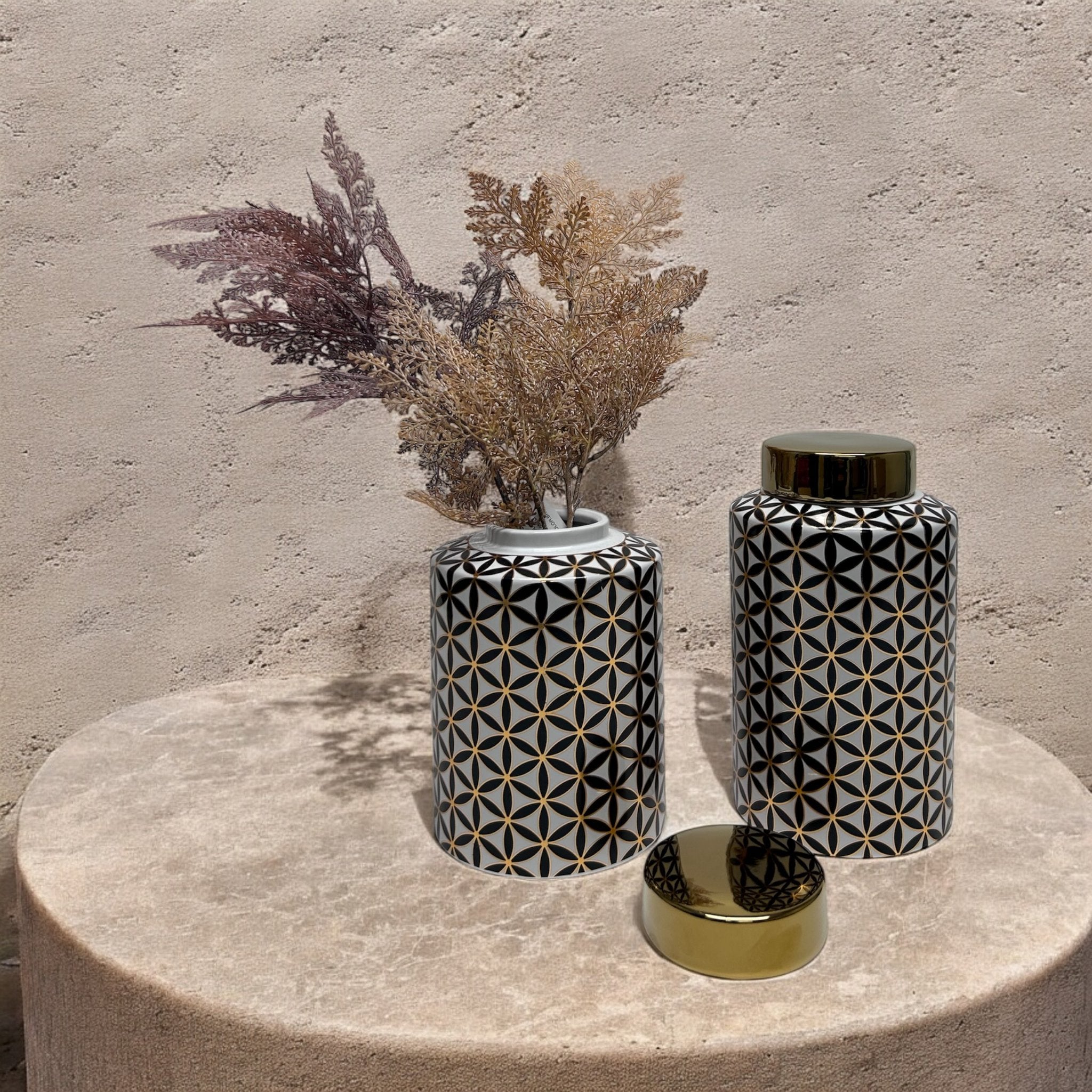 Golden Canister with Six Leaf Clover A style